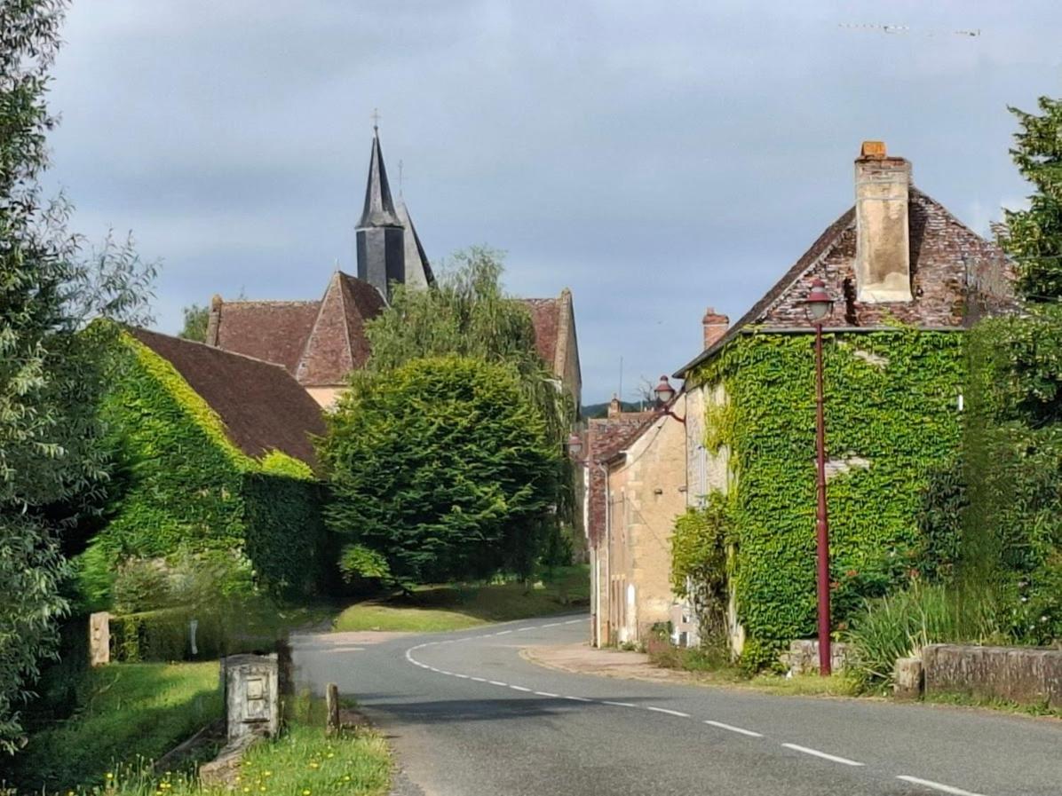 Chambres D'Hotes Les Frerots Lurcy-le-Bourg Exterior photo